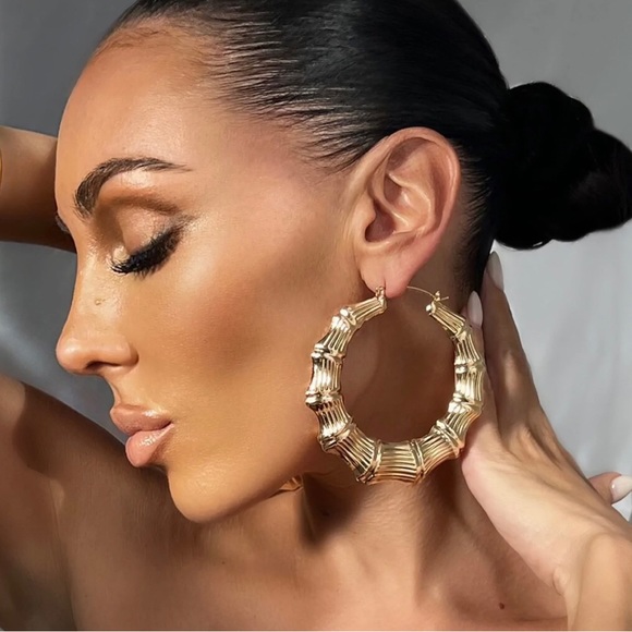 GOLD CHUNKY LARGE HOOP EARRINGS - Picture 3 of 3